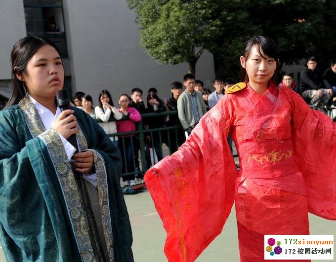 武汉大学生用卫生纸制作创意婚纱倡导低碳环保